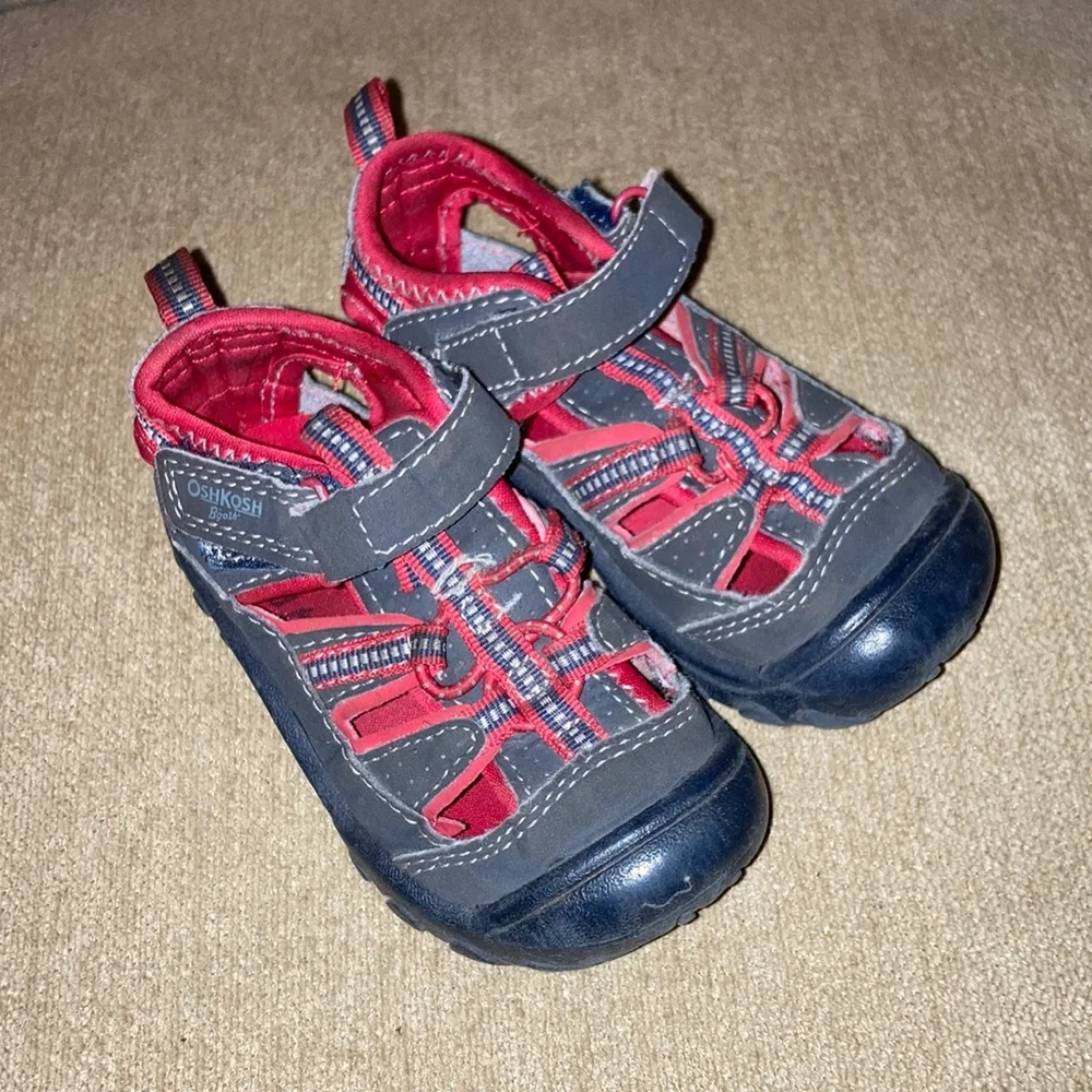 OSHKOSH B’Gosh Baby Sandals Size 6
